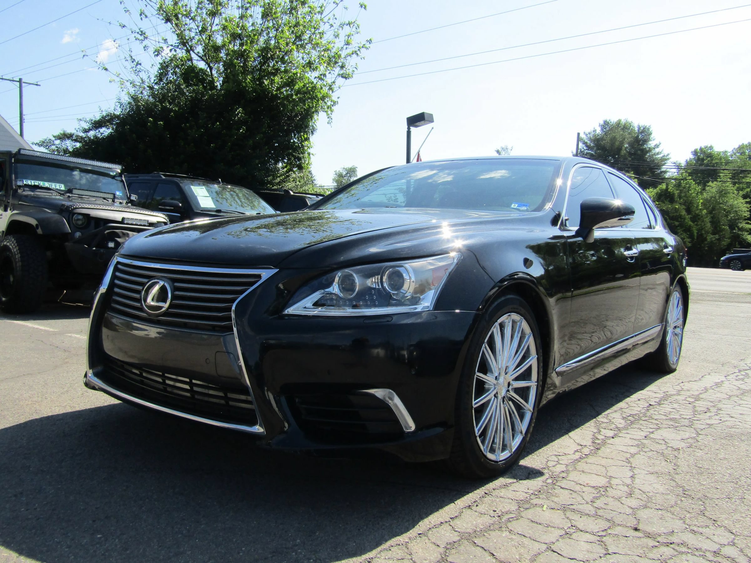 Used 2013 Lexus LS 460 AWD w/ Comfort Pkg image 3