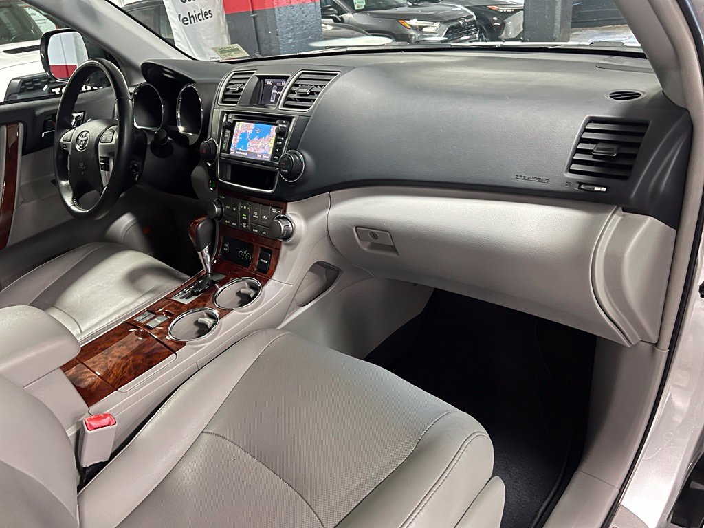 Used 2013 Toyota Highlander Limited FWD image 26