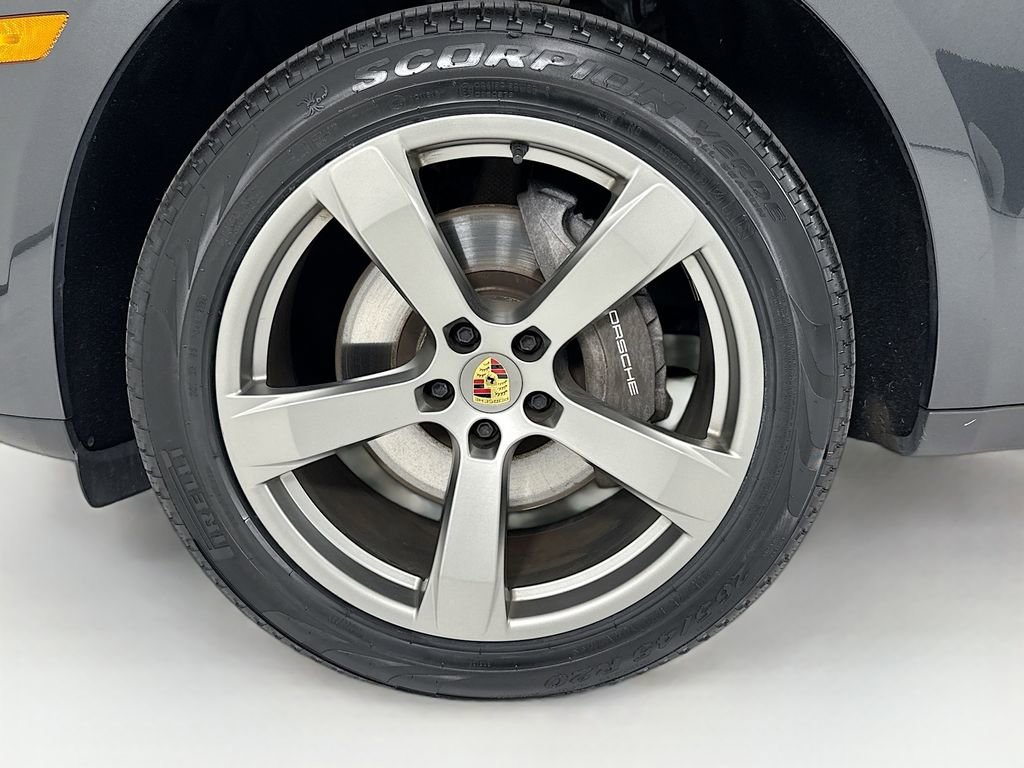 Certified 2023 Porsche Macan AWD/4WD image 32