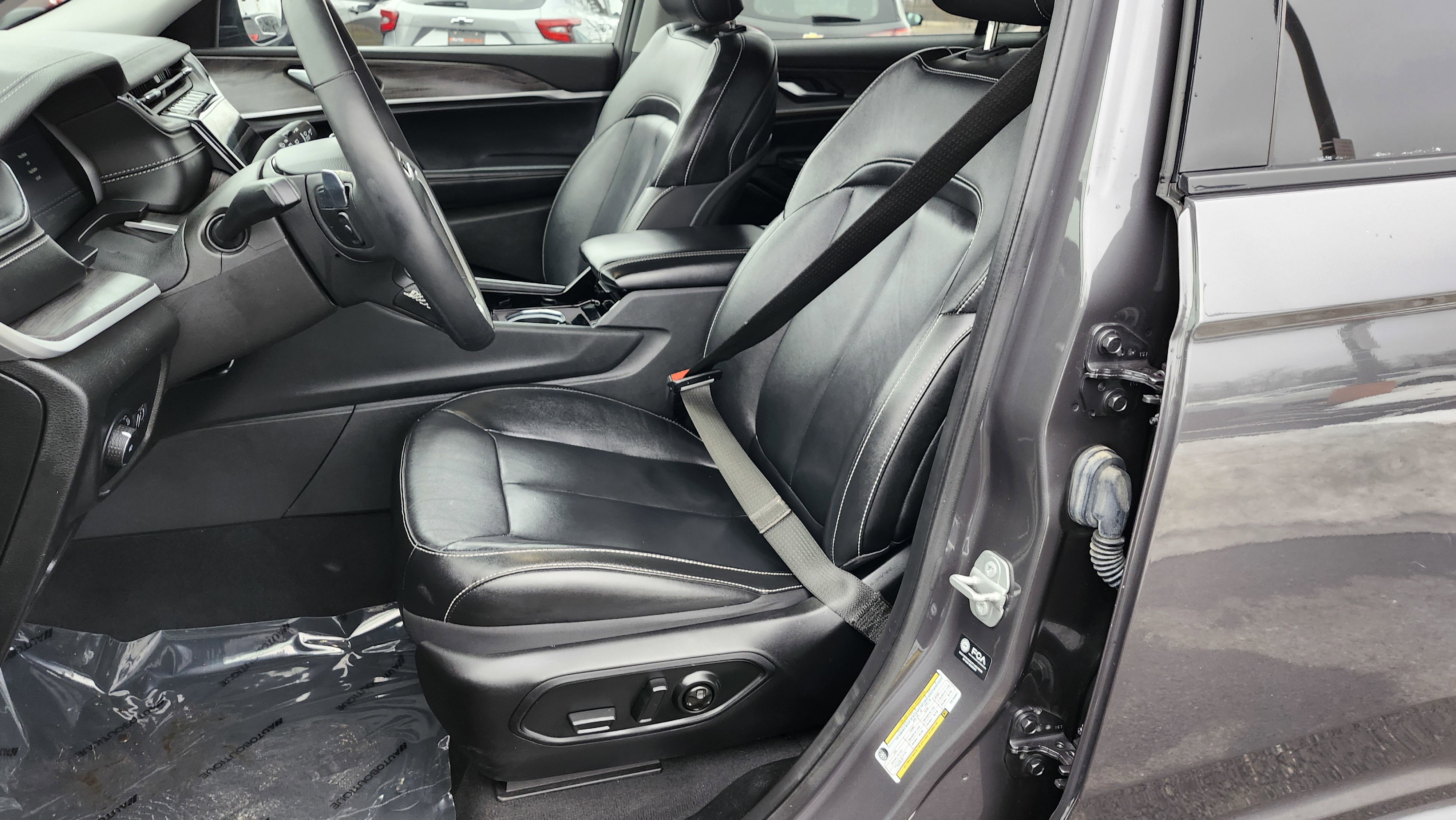 Used 2023 Jeep Grand Cherokee L Limited image 25