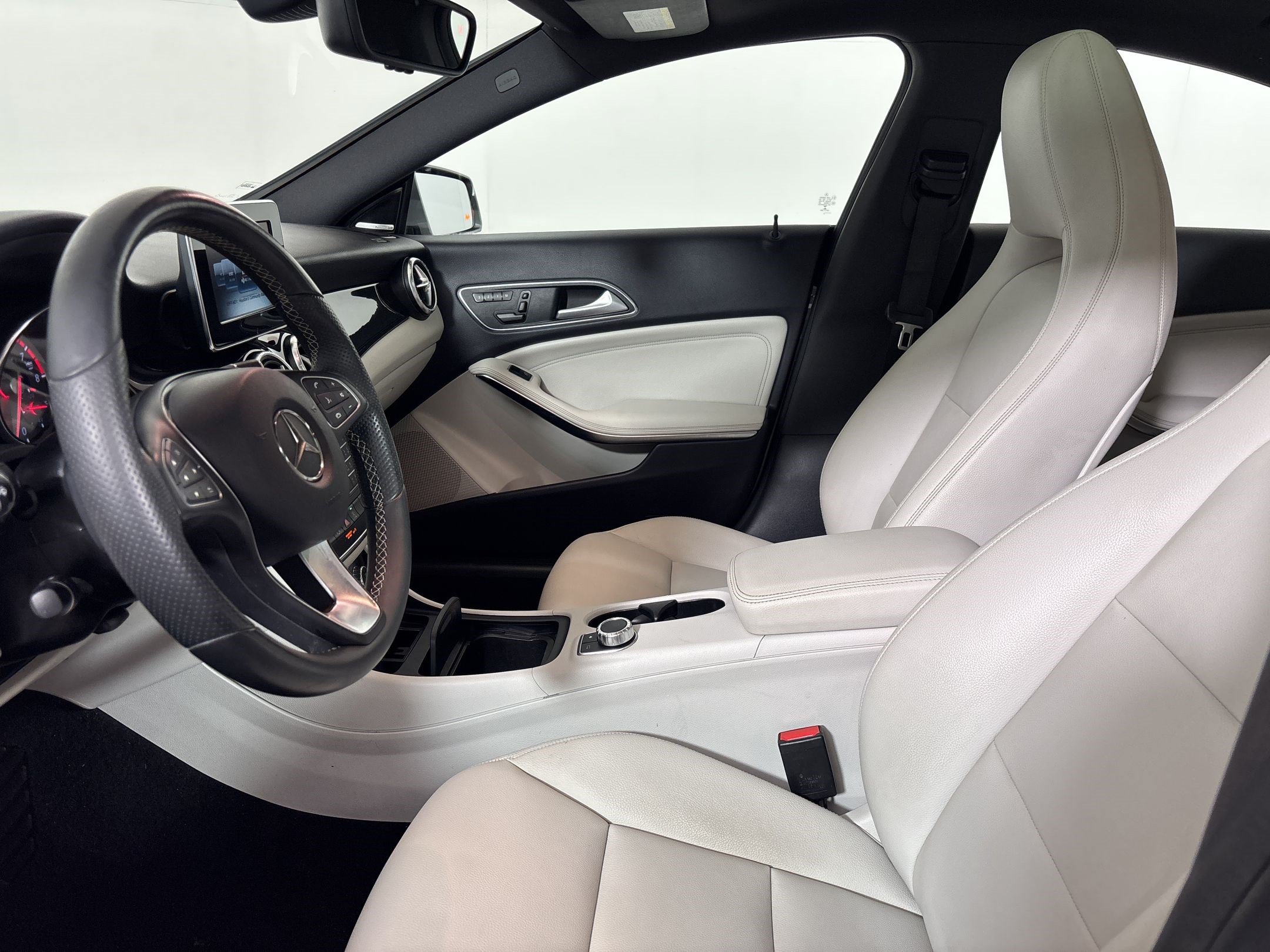 Used 2015 Mercedes-Benz CLA 250 image 5