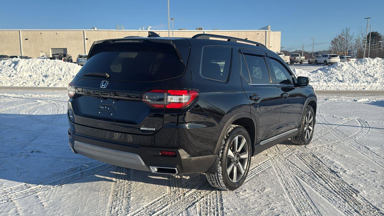 Used 2025 Honda Pilot Touring image 7