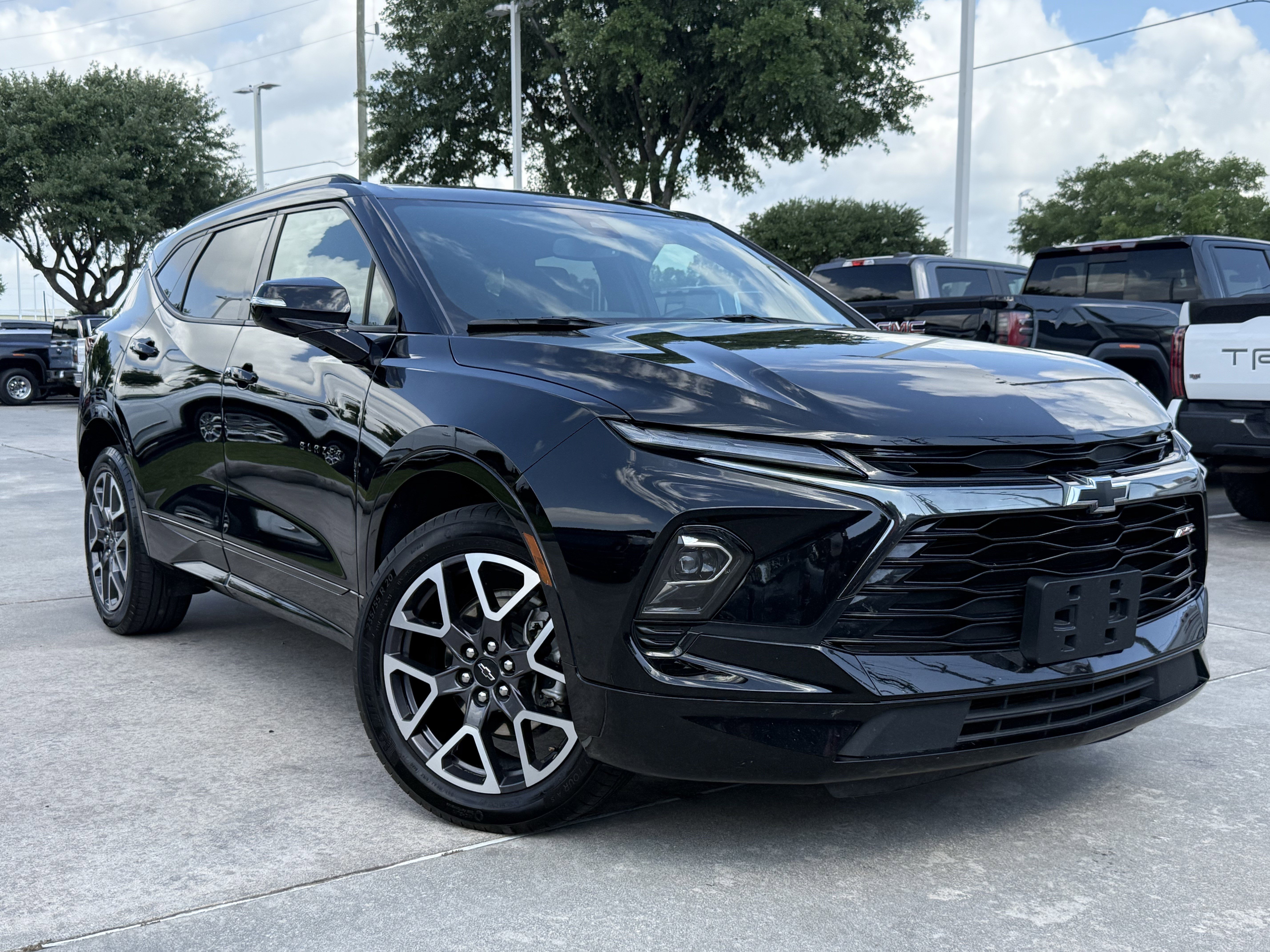 Used 2025 Chevrolet Blazer RS image 2