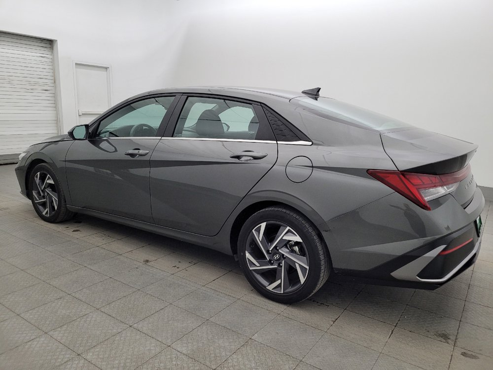 Used 2025 Hyundai Elantra SEL FWD image 3