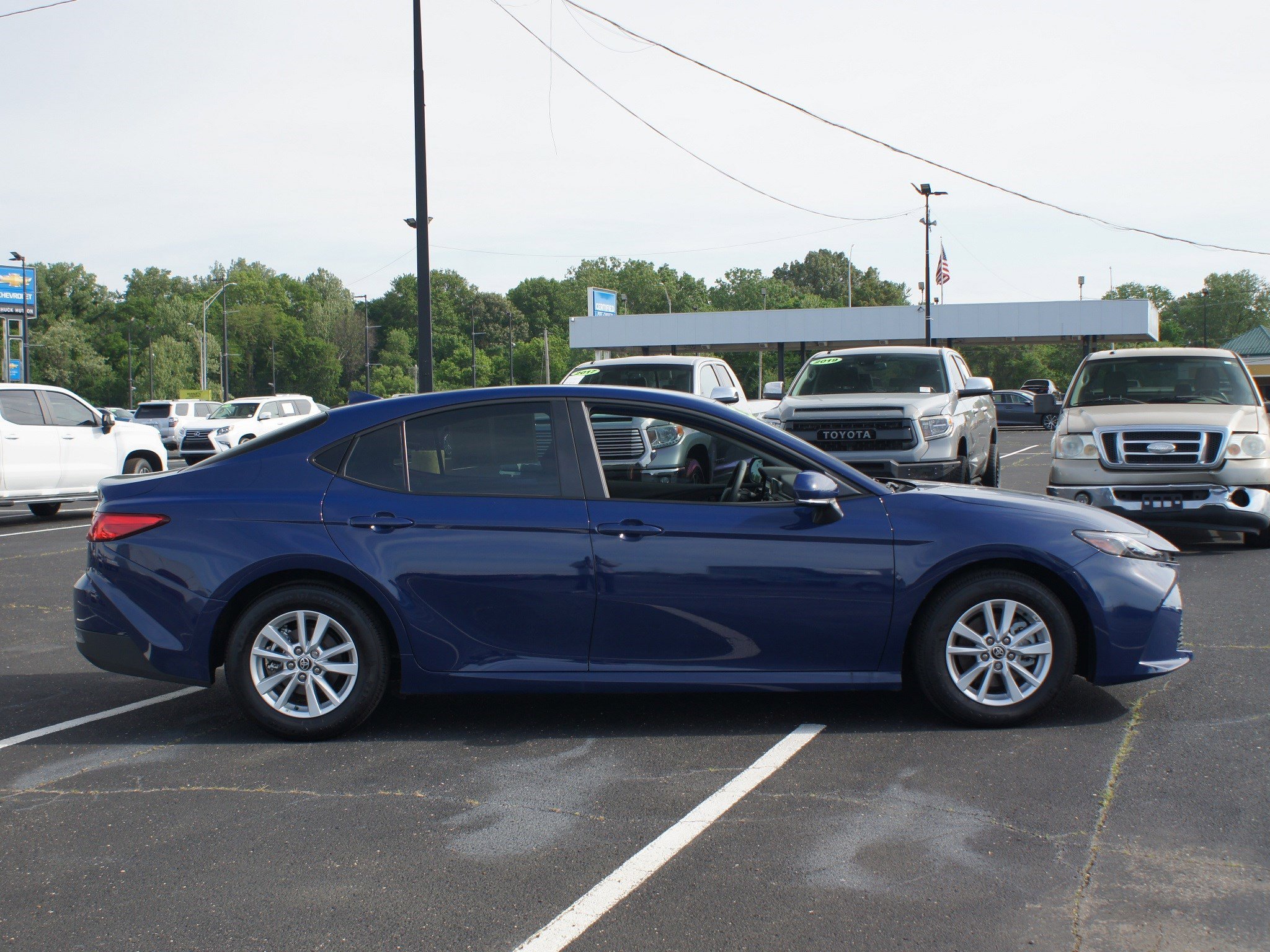 Used 2025 Toyota Camry LE w/ Convenience Package FWD image 20