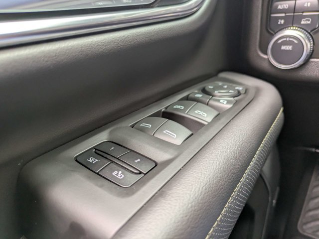 Used 2023 GMC Yukon SLT w/ SLT Luxury Package AWD/4WD image 29
