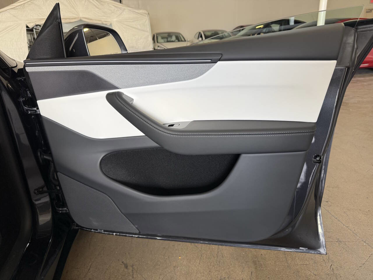 Used 2026 Tesla Model Y Long Range image 32