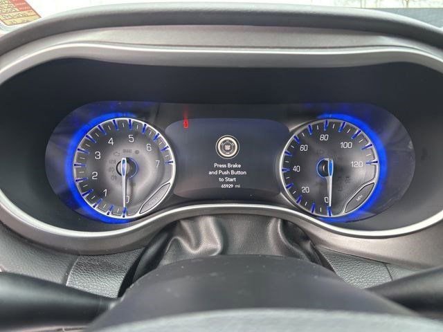 Used 2023 Chrysler Pacifica Touring-L image 15