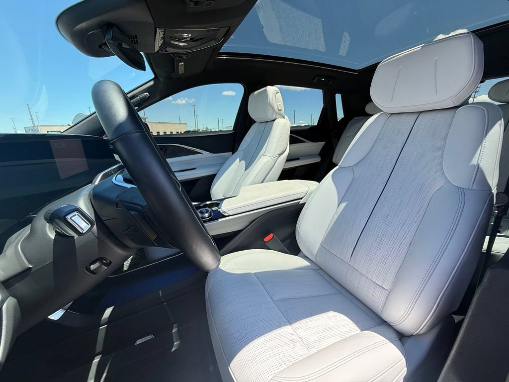 Certified 2024 Cadillac Lyriq Luxury w/ LPO, Floor Liner Package AWD/4WD image 28