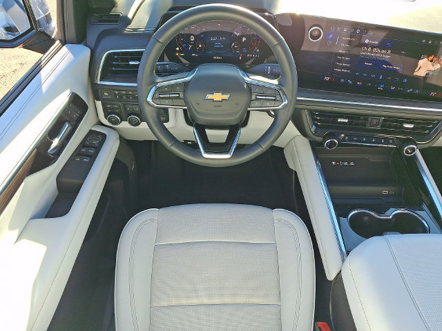 Used 2025 Chevrolet Tahoe Premier AWD/4WD image 3