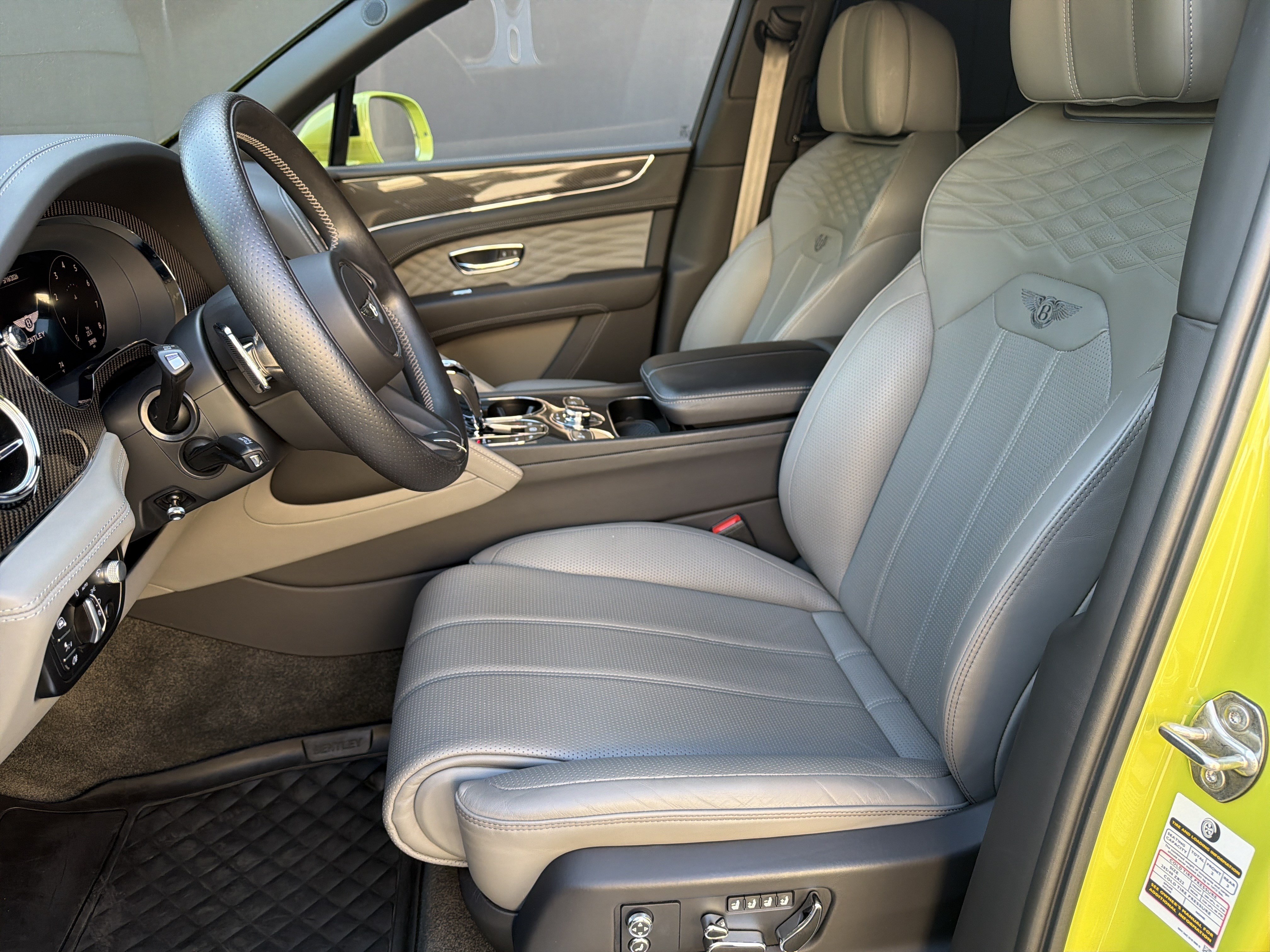 Used 2023 Bentley Bentayga Extended Wheelbase AWD/4WD image 15