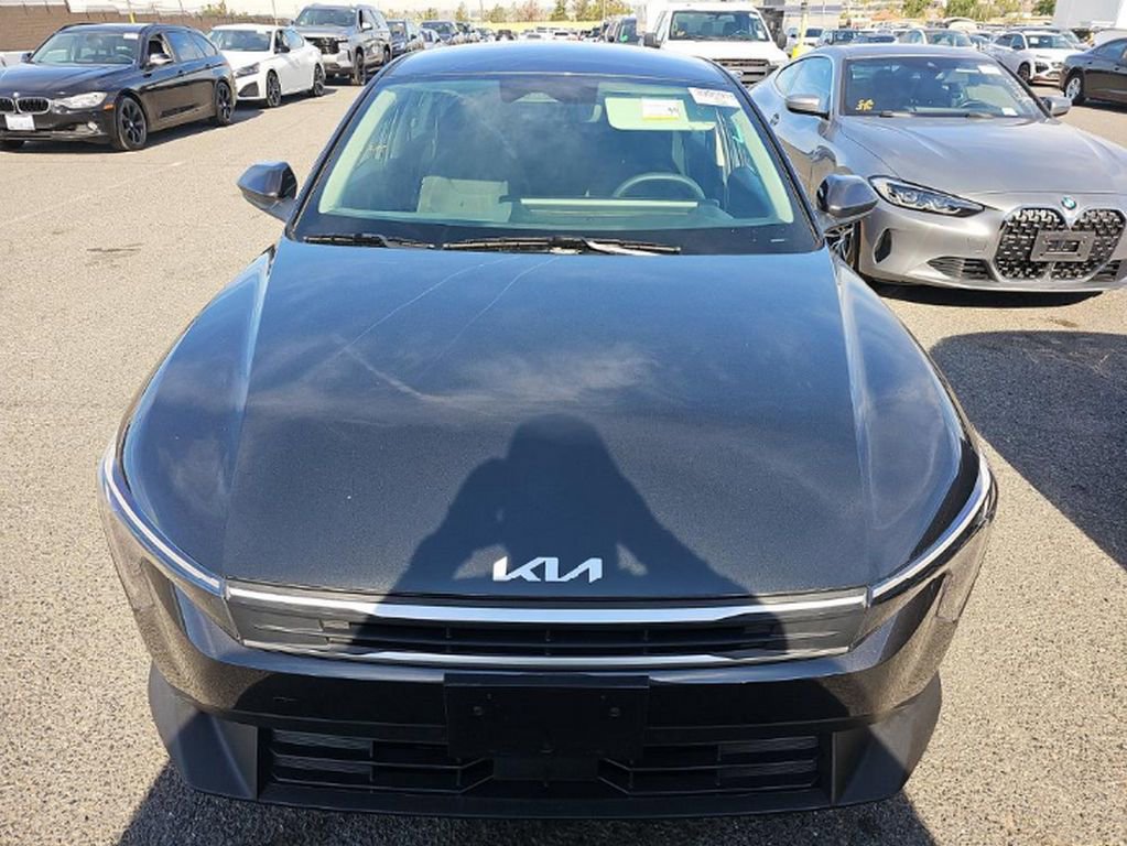 Used 2025 Kia K4 LX image 3