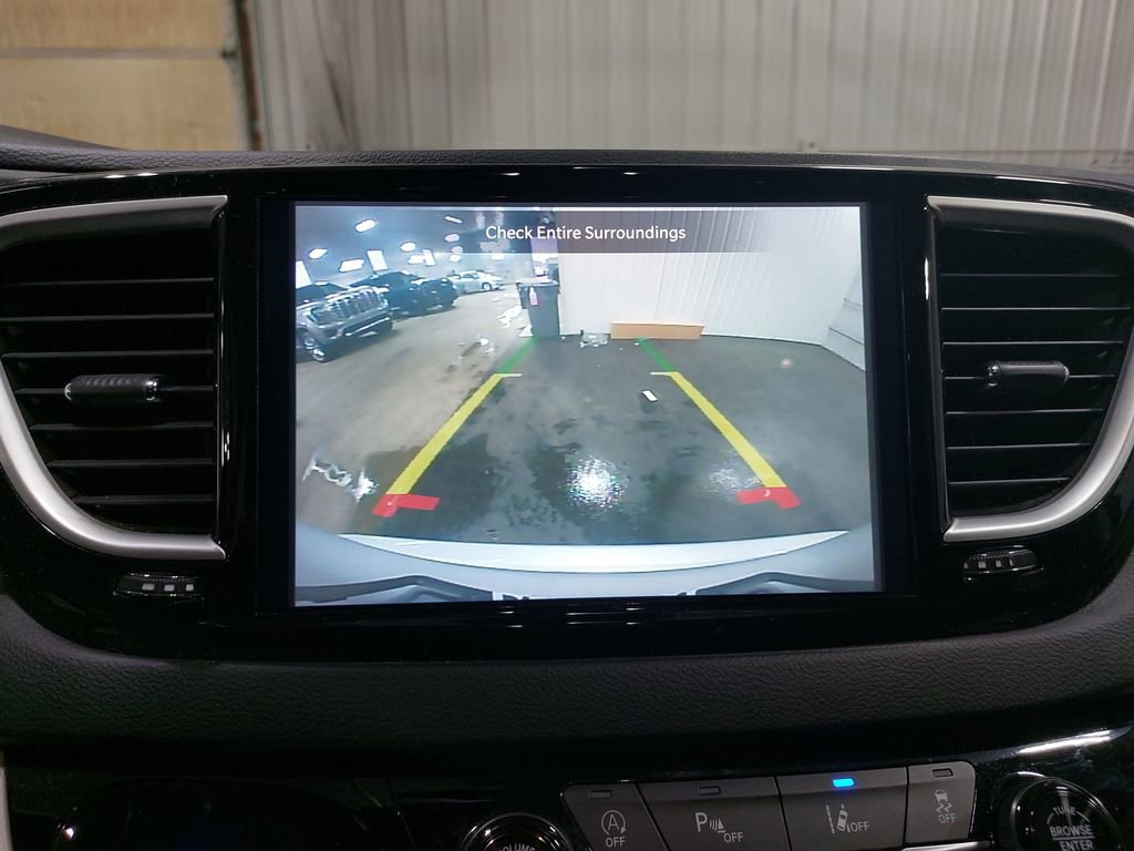 Used 2024 Chrysler Pacifica Touring-L FWD image 23