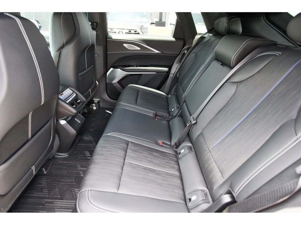 Used 2024 Cadillac Lyriq Sport w/ LPO, Floor Liner Package AWD/4WD image 7