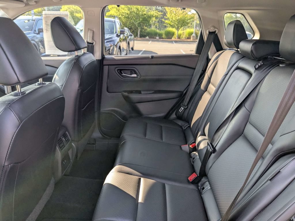 Used 2023 Nissan Rogue SV w/ SV Premium B Package FWD image 14