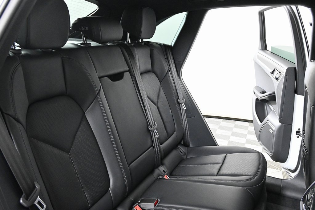Certified 2025 Porsche Macan image 22