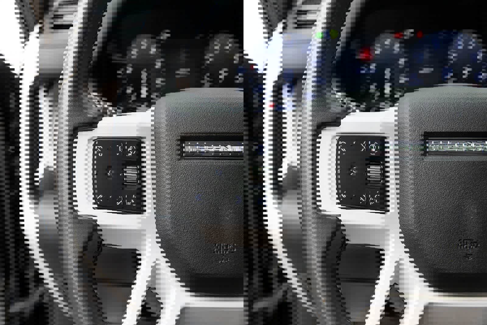 Used 2025 Land Rover Defender 110 S image 30