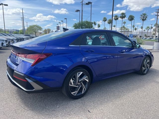 Used 2025 Hyundai Elantra Limited image 4