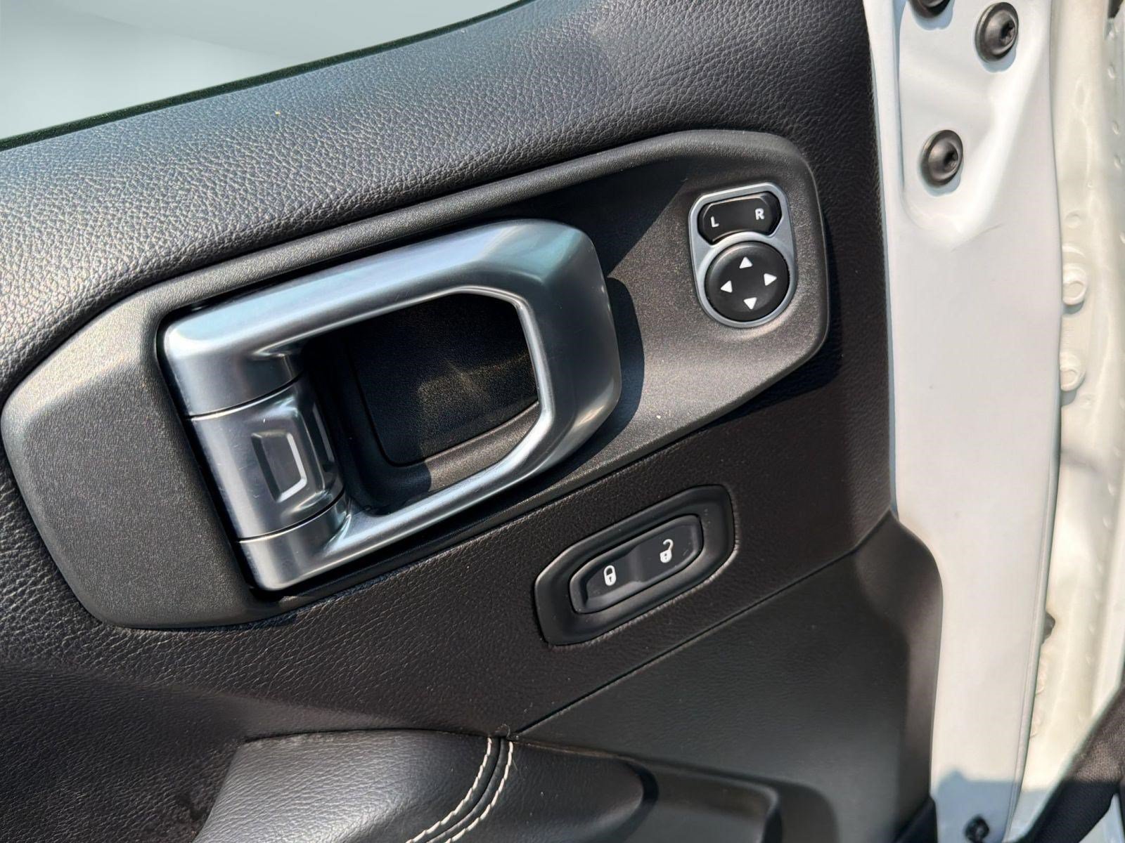 Used 2019 Jeep Wrangler Unlimited Sahara w/ Cold Weather Group AWD/4WD image 25