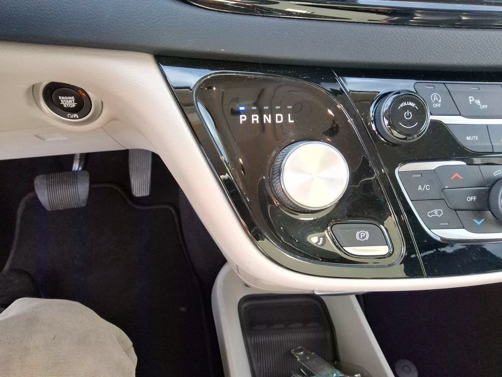 Certified 2023 Chrysler Pacifica Touring-L FWD image 15