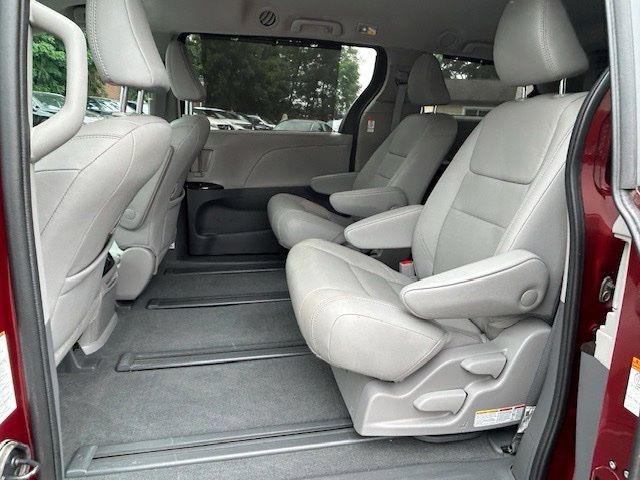 Used 2020 Toyota Sienna XLE w/ XLE Navigation Package AWD/4WD image 14