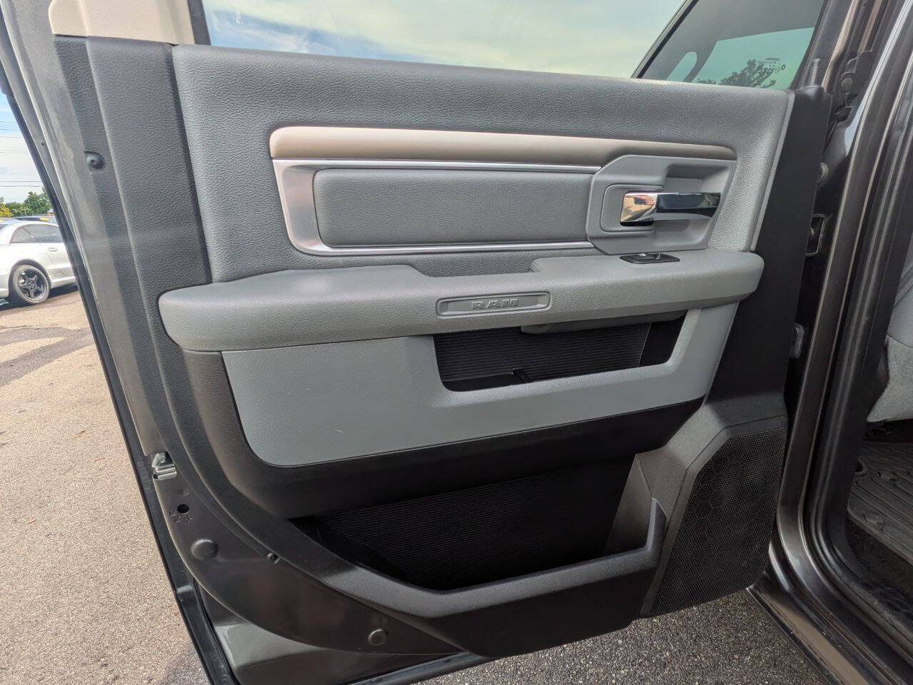 Used 2017 RAM 2500 Big Horn w/ Sport Appearance Group AWD/4WD image 23