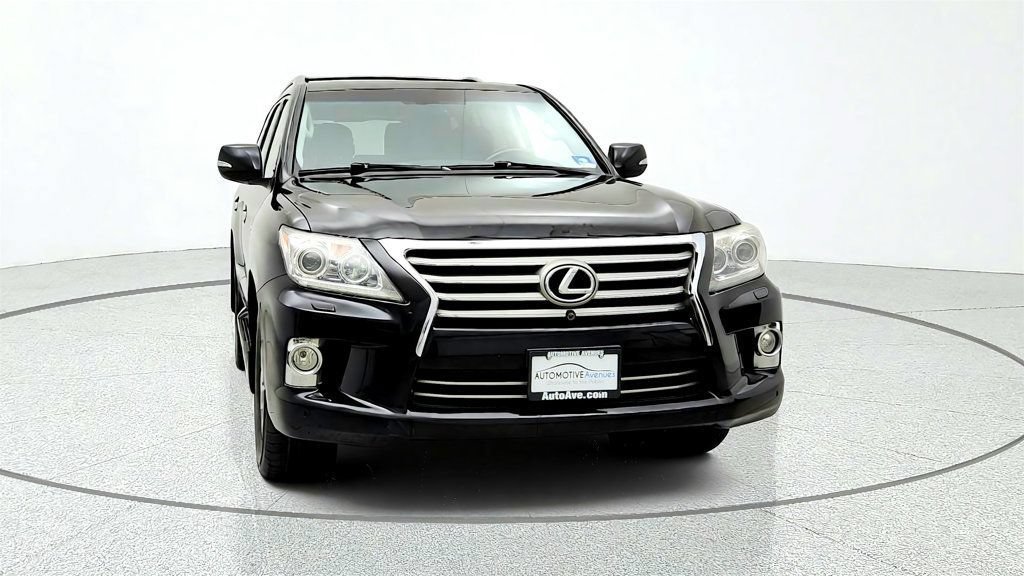 Used 2013 Lexus LX 570 4WD w/ Luxury Pkg image 2