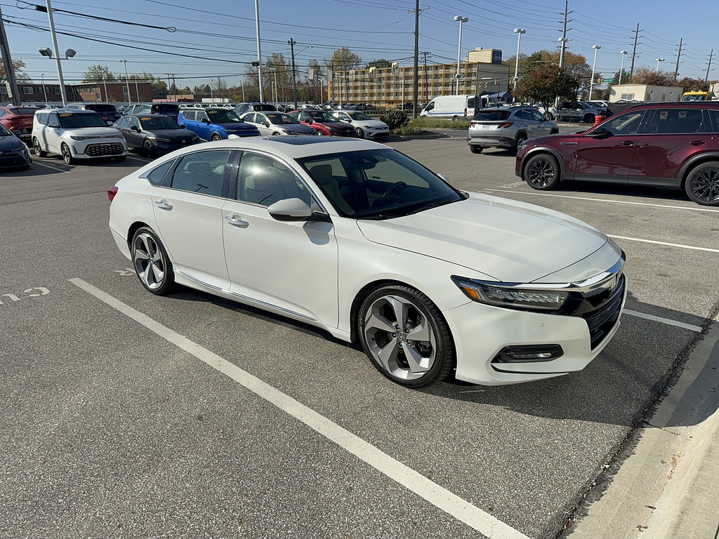 Used 2018 Honda Accord Touring image 2