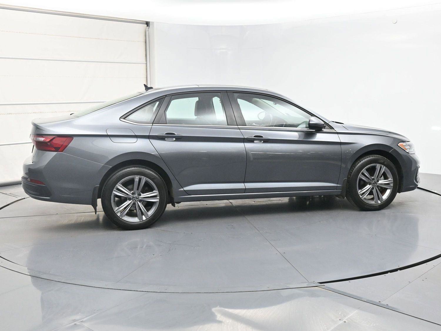Used 2022 Volkswagen Jetta SE w/ Panoramic Sunroof Package FWD image 22