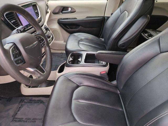 Used 2024 Chrysler Pacifica Touring-L FWD image 18