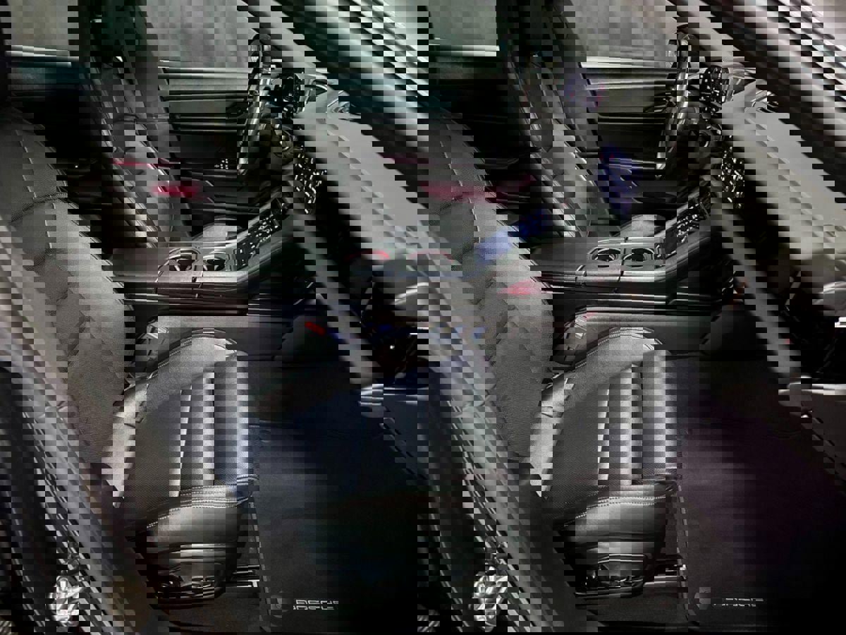 Used 2021 Porsche Taycan image 18