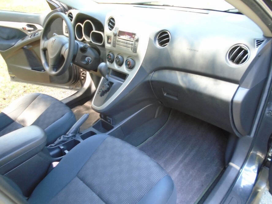 Used 2009 Pontiac Vibe w/ Preferred Package FWD image 23