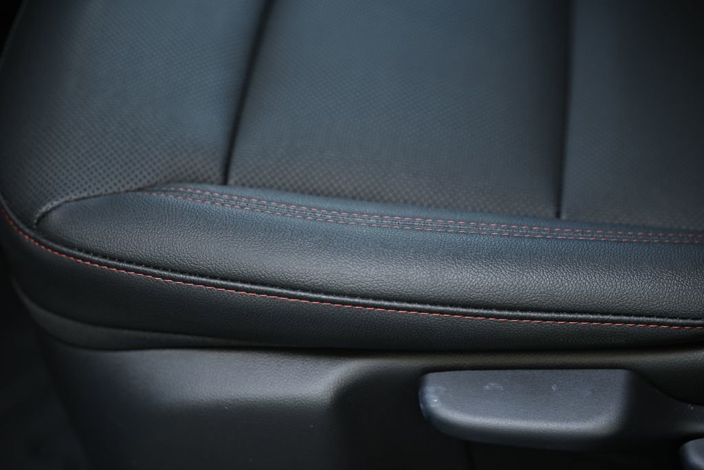 Used 2025 Chevrolet Trax RS w/ Sunroof Package FWD image 21