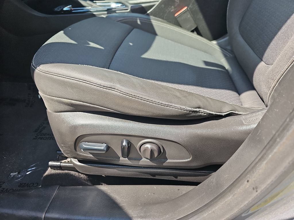 Certified 2023 Buick Encore GX Select AWD/4WD image 34