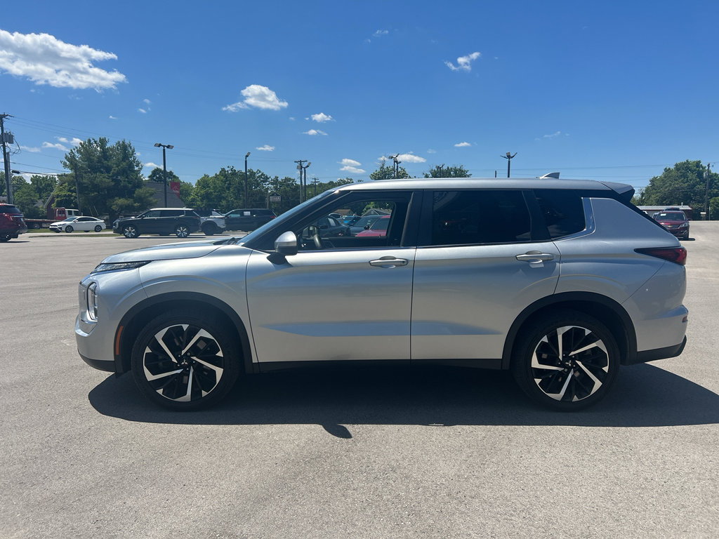 Used 2022 Mitsubishi Outlander ES AWD/4WD image 3