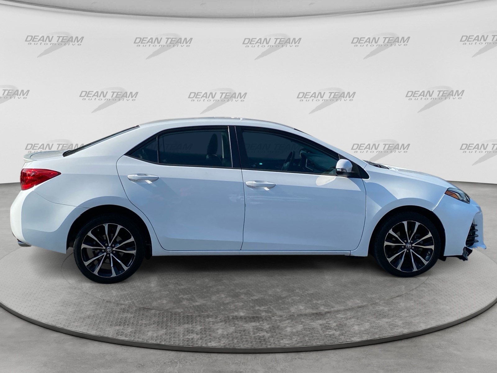 Used 2018 Toyota Corolla SE FWD image 9
