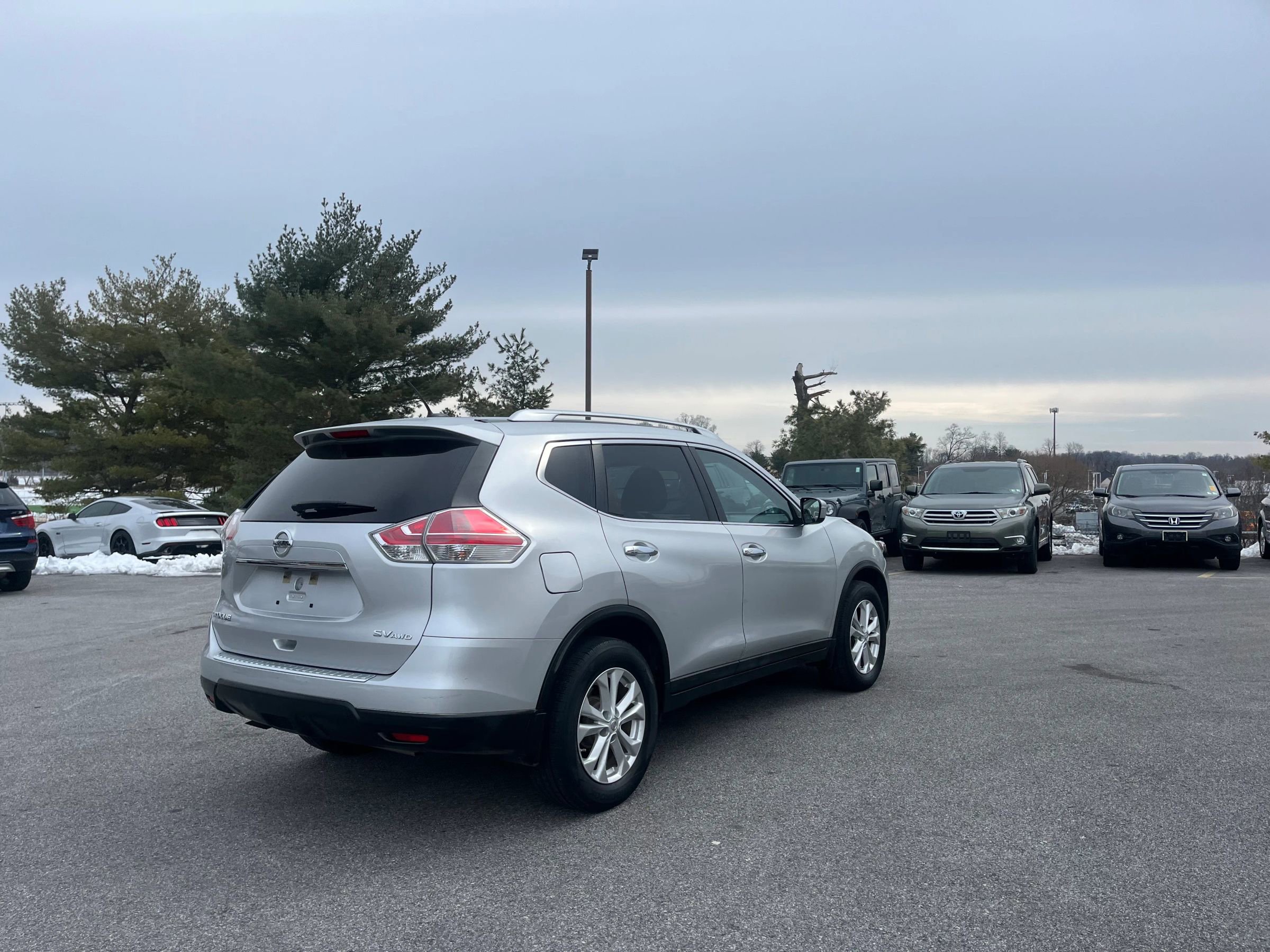 Used 2015 Nissan Rogue SV image 34