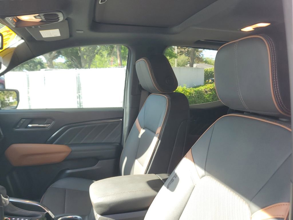 Certified 2025 GMC Canyon AT4 w/ Nightfall Edition AWD/4WD image 20