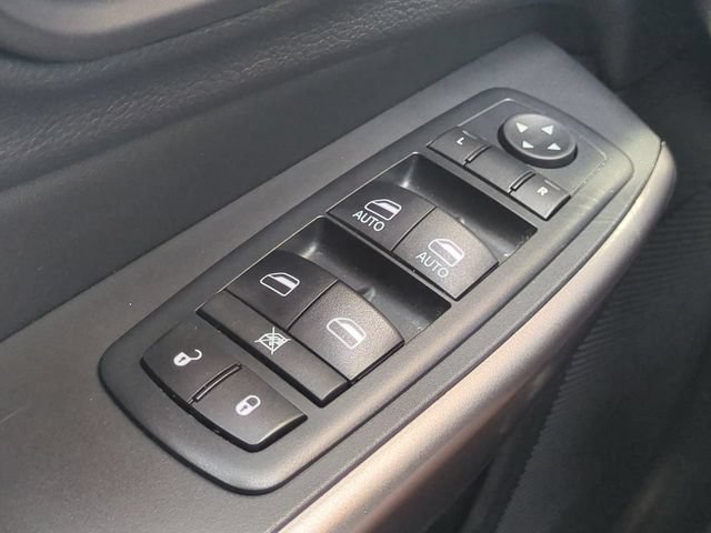 Used 2020 Jeep Cherokee Limited AWD/4WD image 25