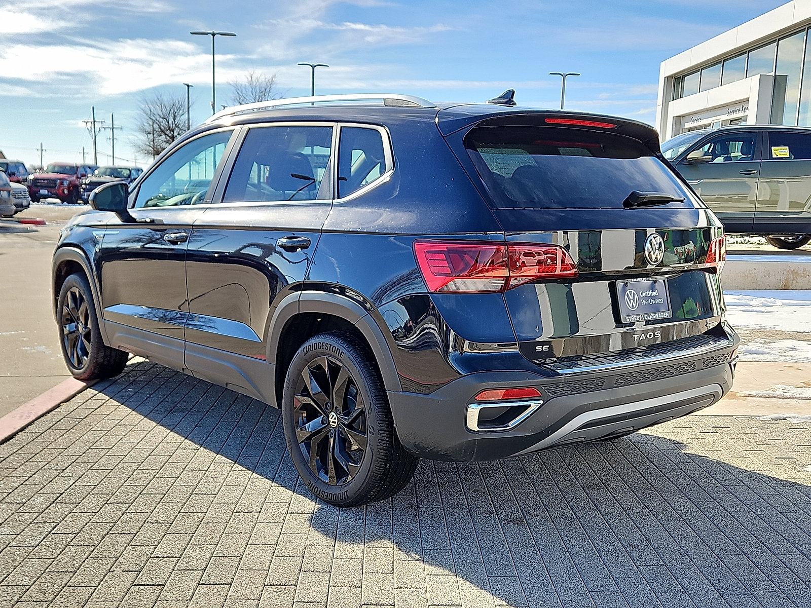 Certified 2022 Volkswagen Taos SE w/ Driver Assistance Package image 2