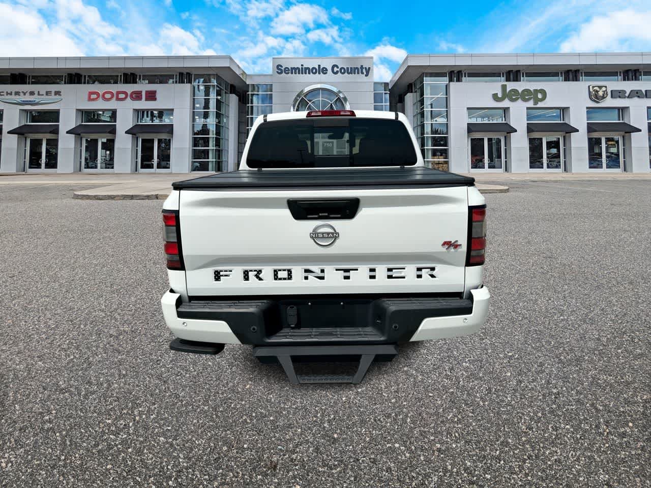 Used 2023 Nissan Frontier SV w/ SV Convenience Package RWD image 7