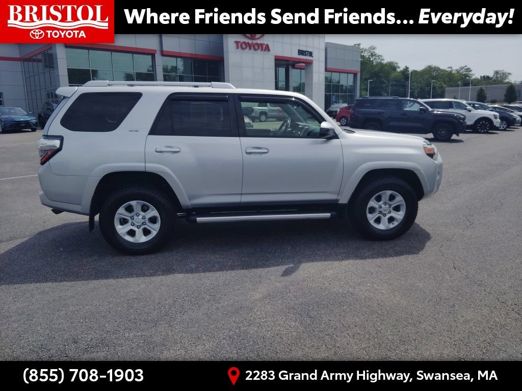 Used 2016 Toyota 4Runner SR5 w/ Four Season Floor Mat Package AWD/4WD image 8
