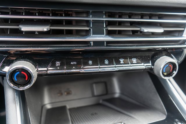 Used 2025 Chevrolet Traverse High Country image 31