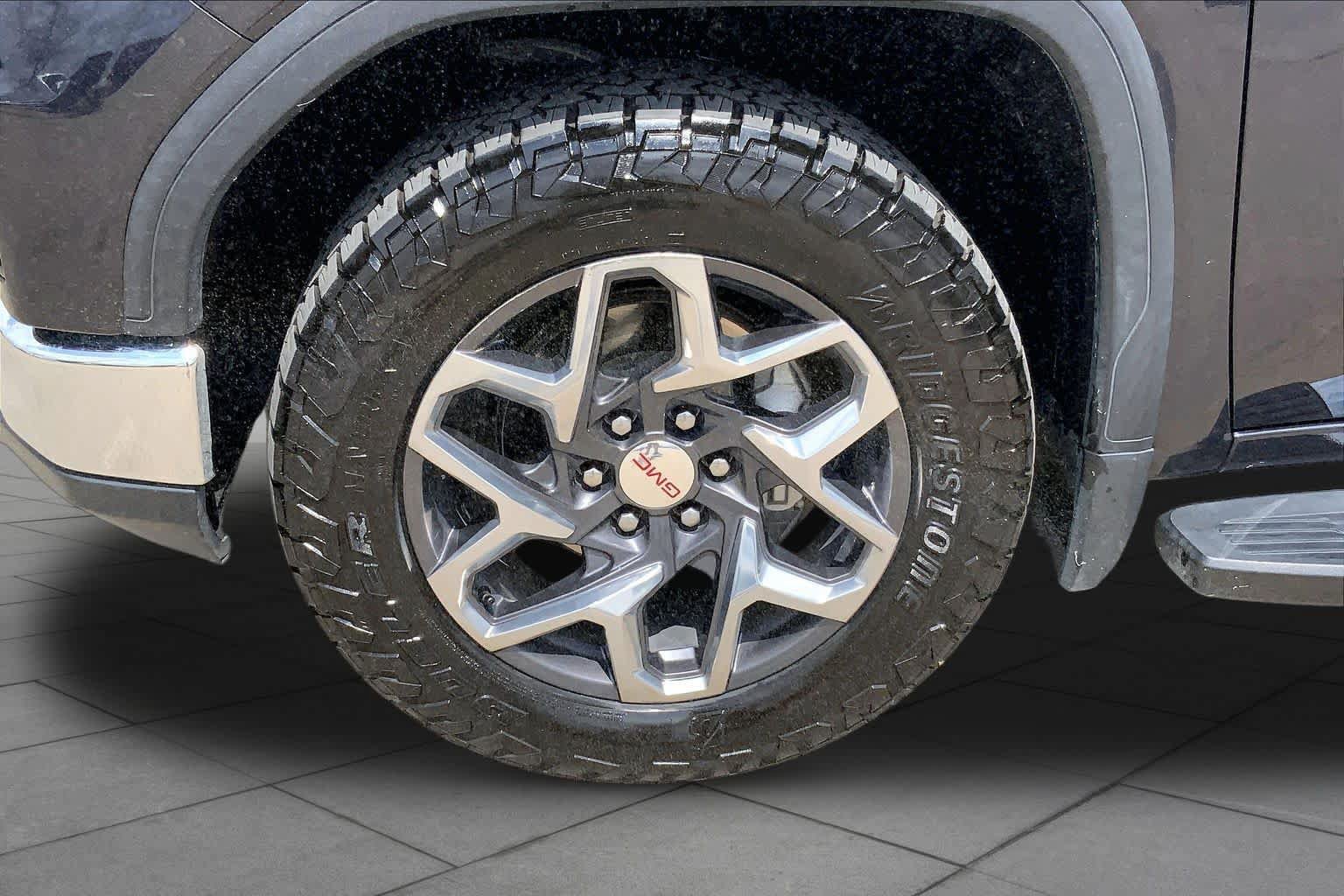 Used 2023 GMC Sierra 1500 SLT AWD/4WD image 10