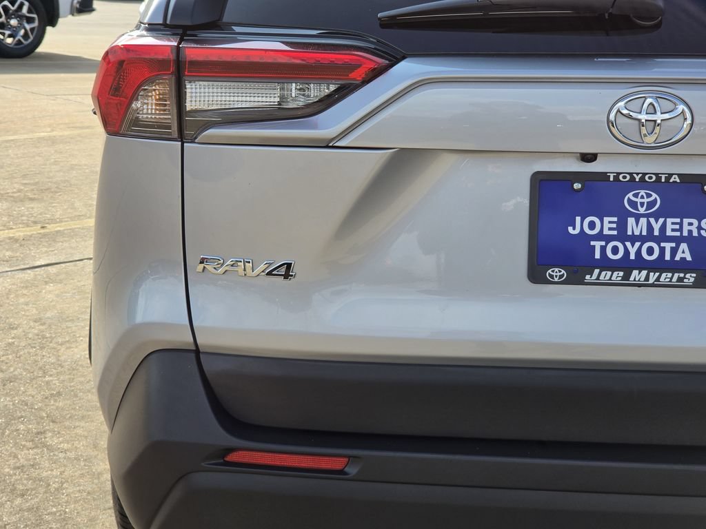 Used 2025 Toyota RAV4 XLE FWD image 10