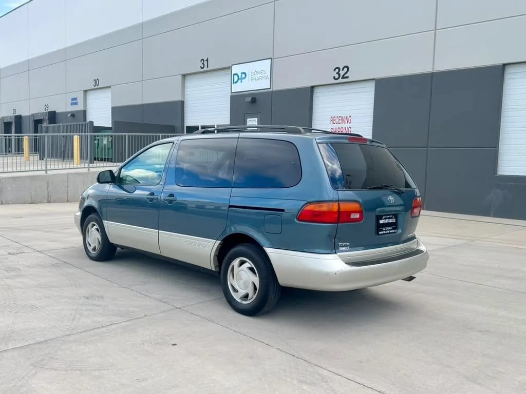 Used 2000 Toyota Sienna XLE w/ XLE Luxury Pkg FWD image 3