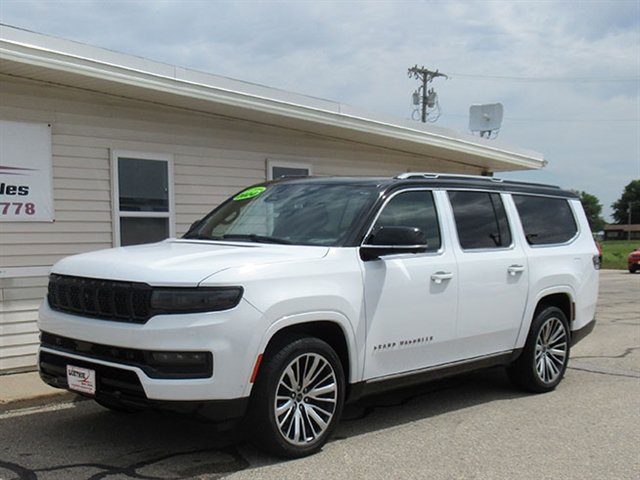 Used 2024 Jeep Grand Wagoneer L Series III AWD/4WD image 2