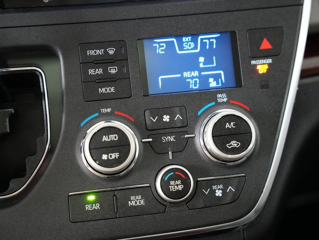 Used 2019 Toyota Sienna Limited Premium image 27