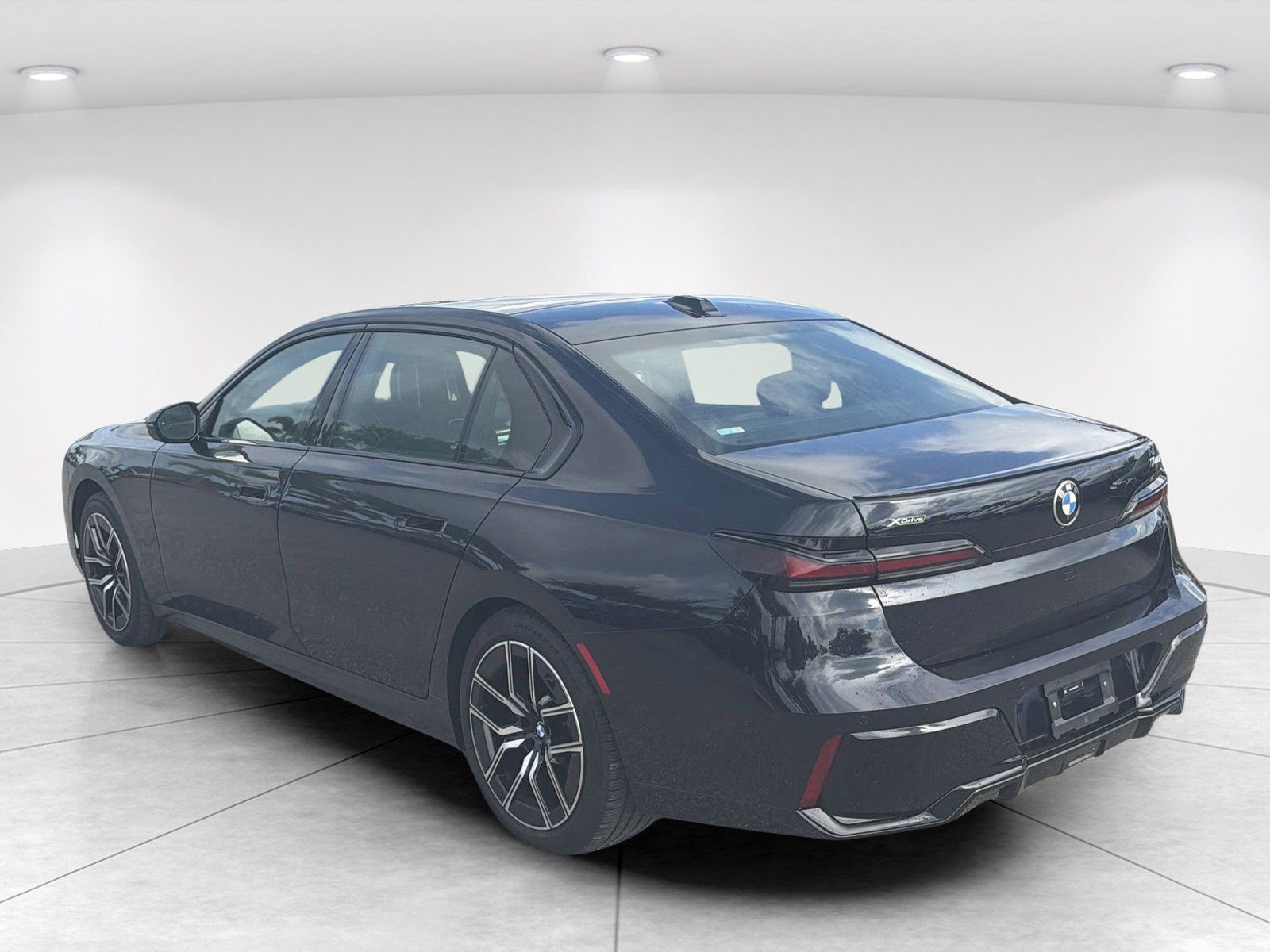 Certified 2025 BMW 740i xDrive AWD/4WD image 5