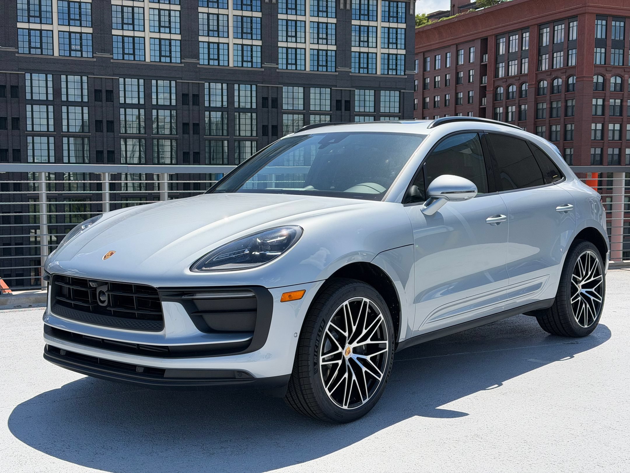 Used 2026 Porsche Macan AWD/4WD image 1